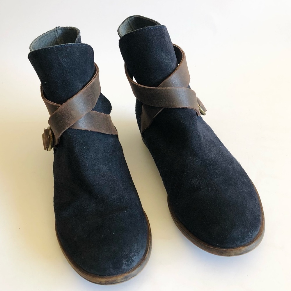 La Scarpa Suede Ankle Booties - Picture 4 of 16